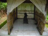 Makam ny.Talakbronto